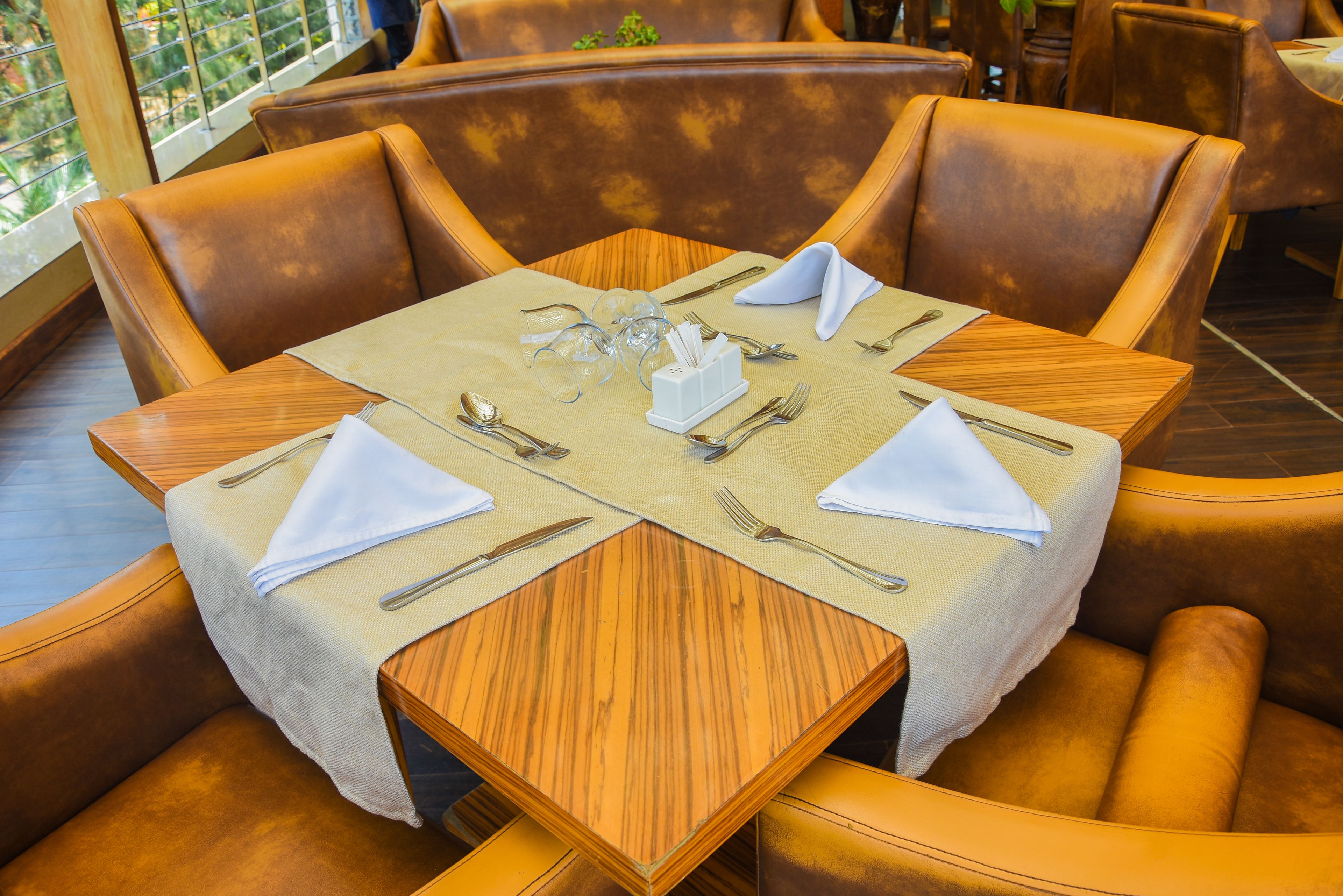 breakfast, lunch, dinner served; international cuisine