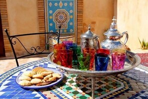 Breakfast, lunch and dinner served  - Dar Sondos (Fes)