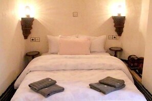 Double Room | Blackout drapes, iron/ironing board, free WiFi, bed sheets