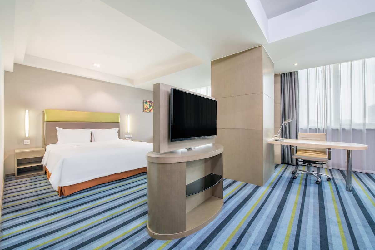 Standard Room, 1 King Bed (Extra Floor Space) | In-room safe, desk, blackout curtains, soundproofing