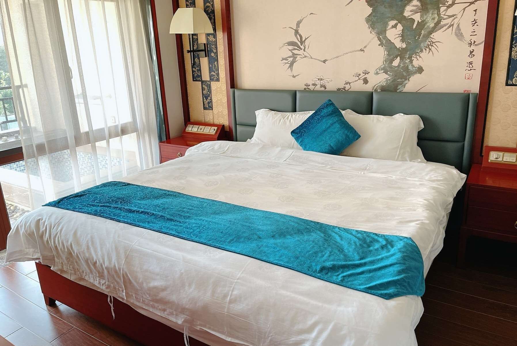 Minibar, in-room safe, iron/ironing board, cribs/infant beds