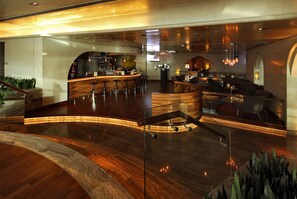 2 bars/lounges, cocktail bar, tapas bar - The Art Hotel & Resort (Amwaj Islands)