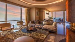 46-inch flat-screen TV with digital channels, TV, table tennis - The Art Hotel & Resort (Amwaj Islands)