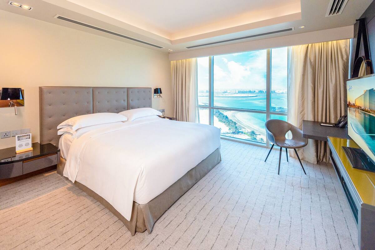 Egyptian cotton sheets, premium bedding, down duvets, minibar