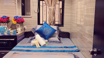 Double Room | In-room safe, WiFi, bed sheets, wheelchair access