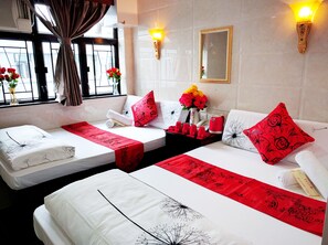 In-room safe, WiFi, bed sheets, wheelchair access - Dhillon Hotel - Hostel (Kowloon)