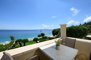 Exclusive Triple Room, 2 Bedrooms | Terrace/patio