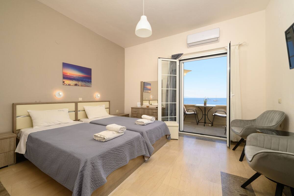 Exclusive Triple Room, 2 Bedrooms | 1 bedroom, premium bedding, in-room safe, desk
