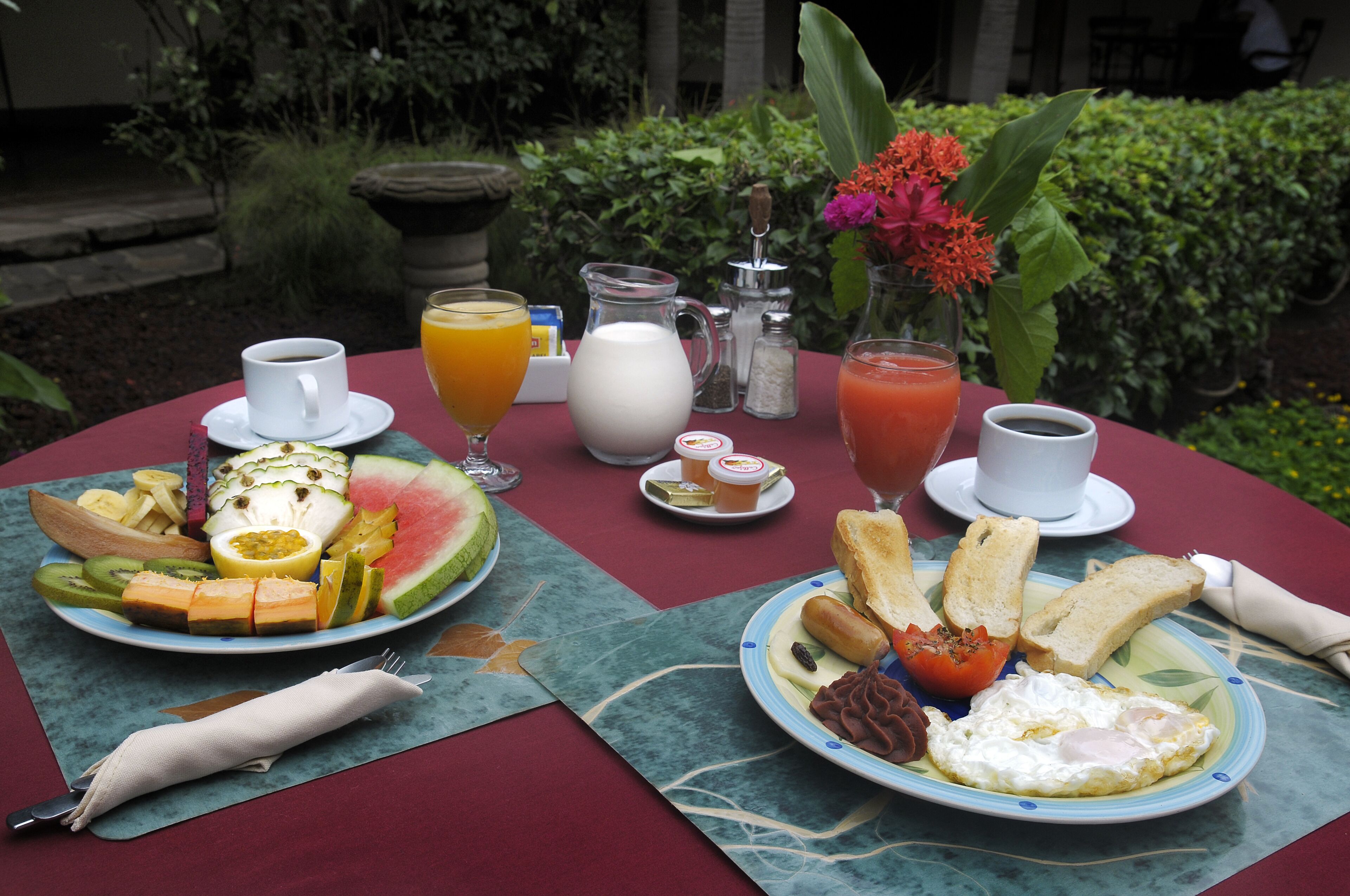daily cooked-to-order breakfast for a fee