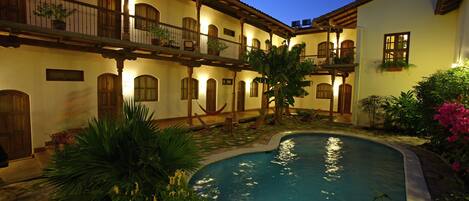 Outdoor pool, open 10:00 AM to 10:00 PM, pool loungers