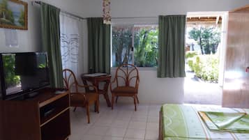 1 habitación, caja de seguridad en la habitación, escritorio y cunas