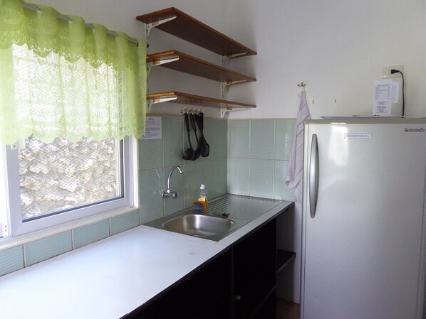 Frigobar, chaleira elétrica