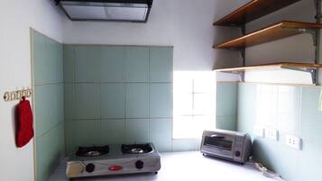 Cocina privada | Frigobar y tetera eléctrica