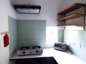 Frigobar, chaleira elétrica