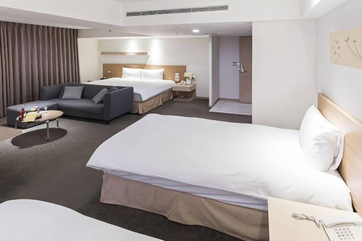 In-room safe, desk, iron/ironing board, free WiFi