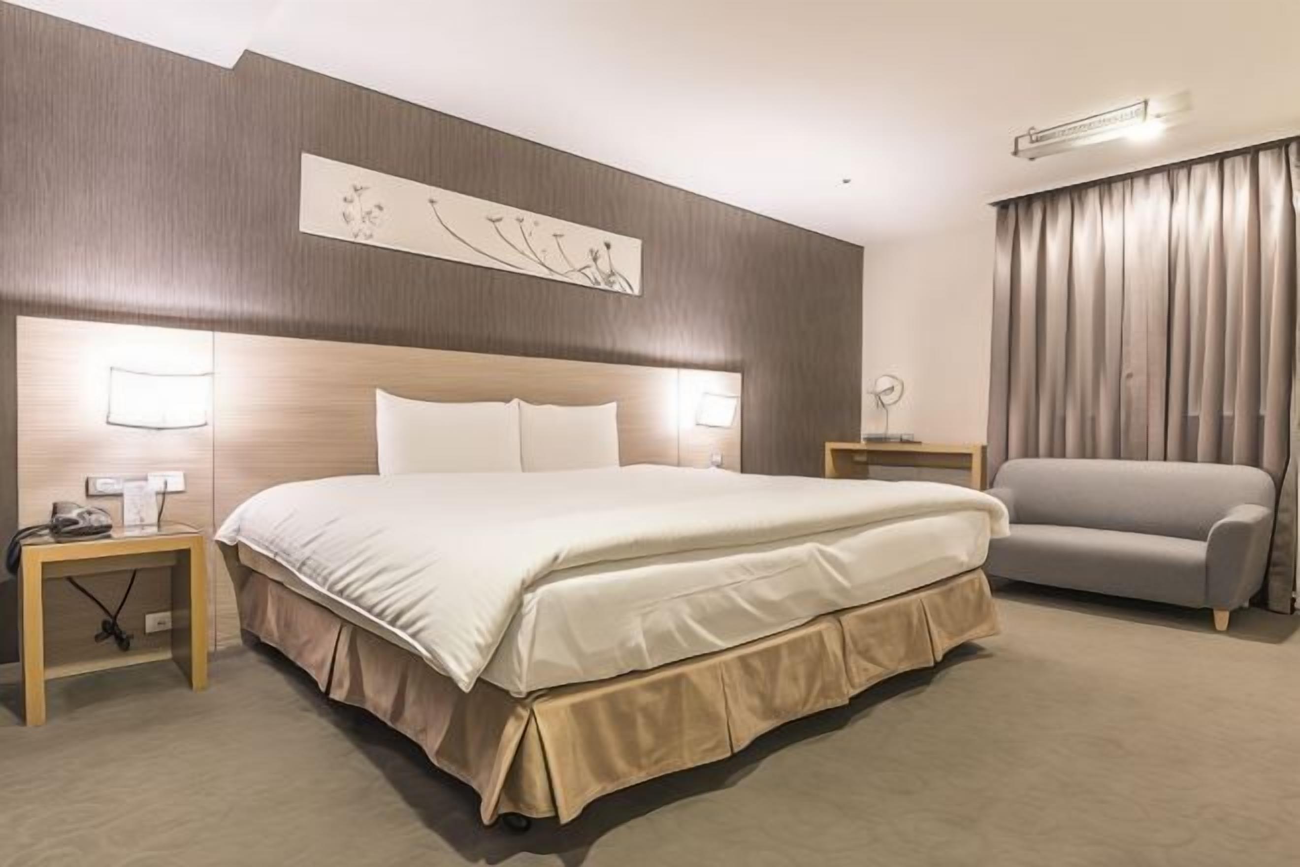 Coffre-fort, bureau, fer et planche à repasser, accès au Wi-Fi (inclus)