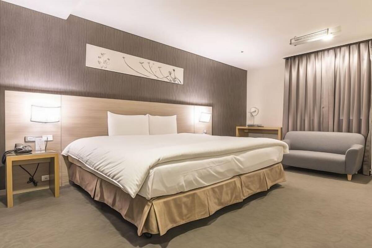 In-room safe, desk, iron/ironing board, free WiFi