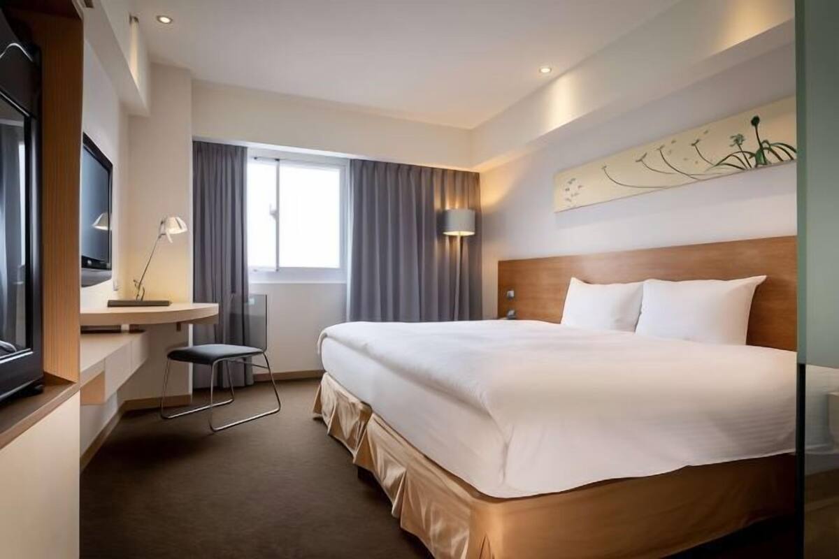 In-room safe, desk, iron/ironing board, free WiFi