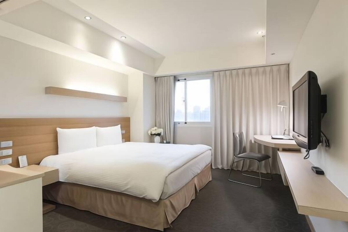 In-room safe, desk, iron/ironing board, free WiFi