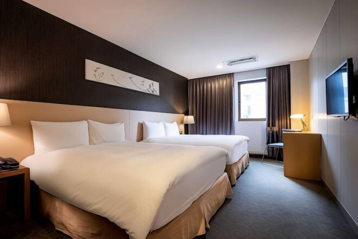 In-room safe, desk, iron/ironing board, free WiFi