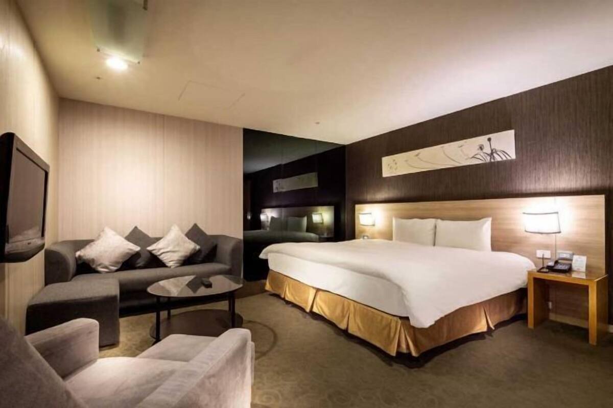 In-room safe, desk, iron/ironing board, free WiFi