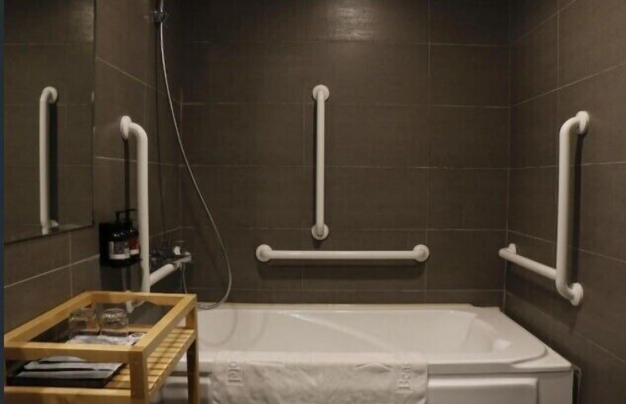 Salle de bain | Séchoir à cheveux, serviettes fournies