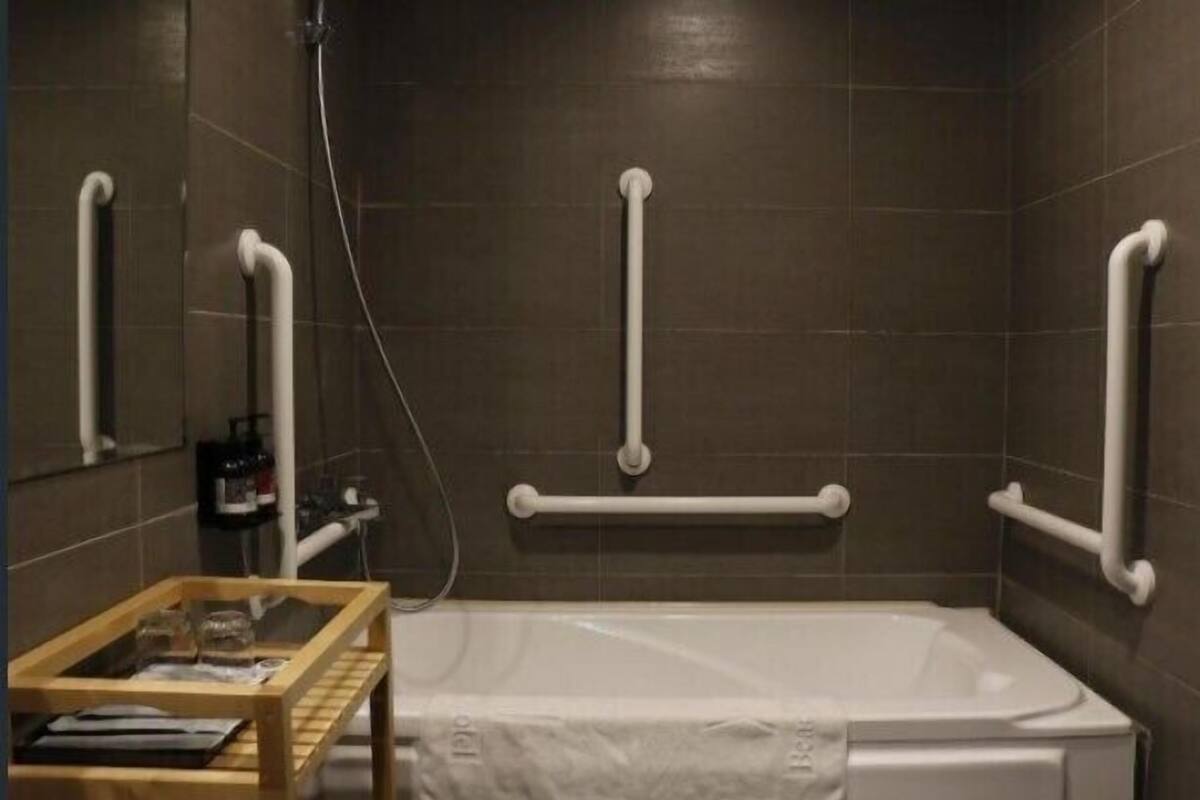 Bathroom | Hair dryer, towels