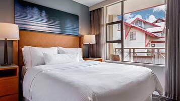 Minibar, in-room safe, desk, iron/ironing board