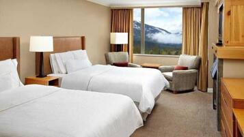 Minibar, in-room safe, desk, iron/ironing board