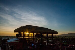 Breakfast, lunch, dinner served; international cuisine  - Pratama Hotel and Convention (Mataram)