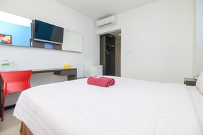 Deluxe Double Room | Desk, free WiFi, bed sheets - Pratama Hotel and Convention (Mataram)
