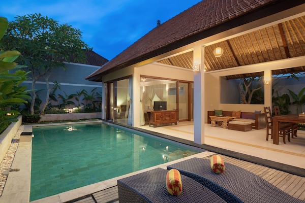 Executive Villa, 1 Bedroom | Living area | 32-inch LED TV with cable channels, TV, Netflix