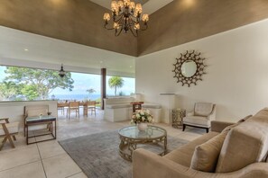 Villa, 2 chambres, piscine privée (Villa Karang Dua) | Salle de séjour | Téléviseur ACL, lecteur de DVD