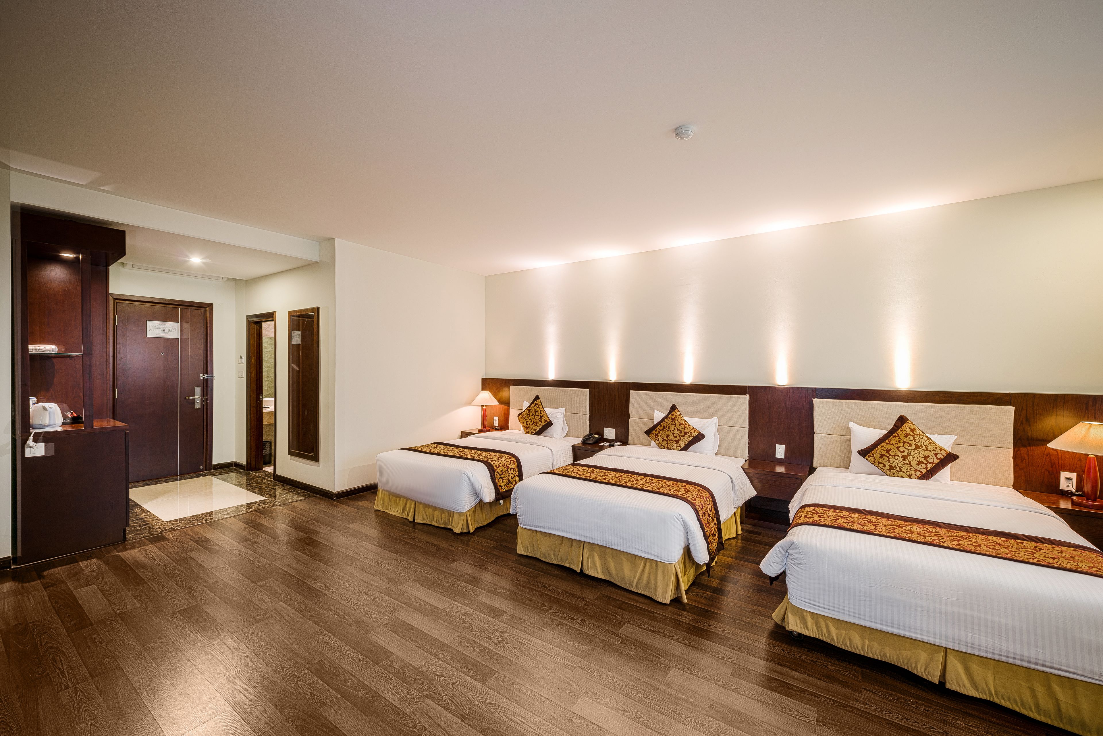 deluxe triple room | 1 bedroom, premium bedding, pillow-top beds, minibar
