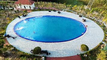 Outdoor pool, pool umbrellas