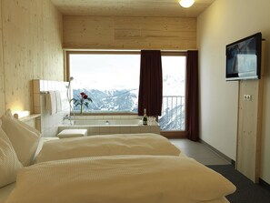 Comfort-Doppelzimmer | Kostenlose Babybetten, WLAN, Bettwäsche