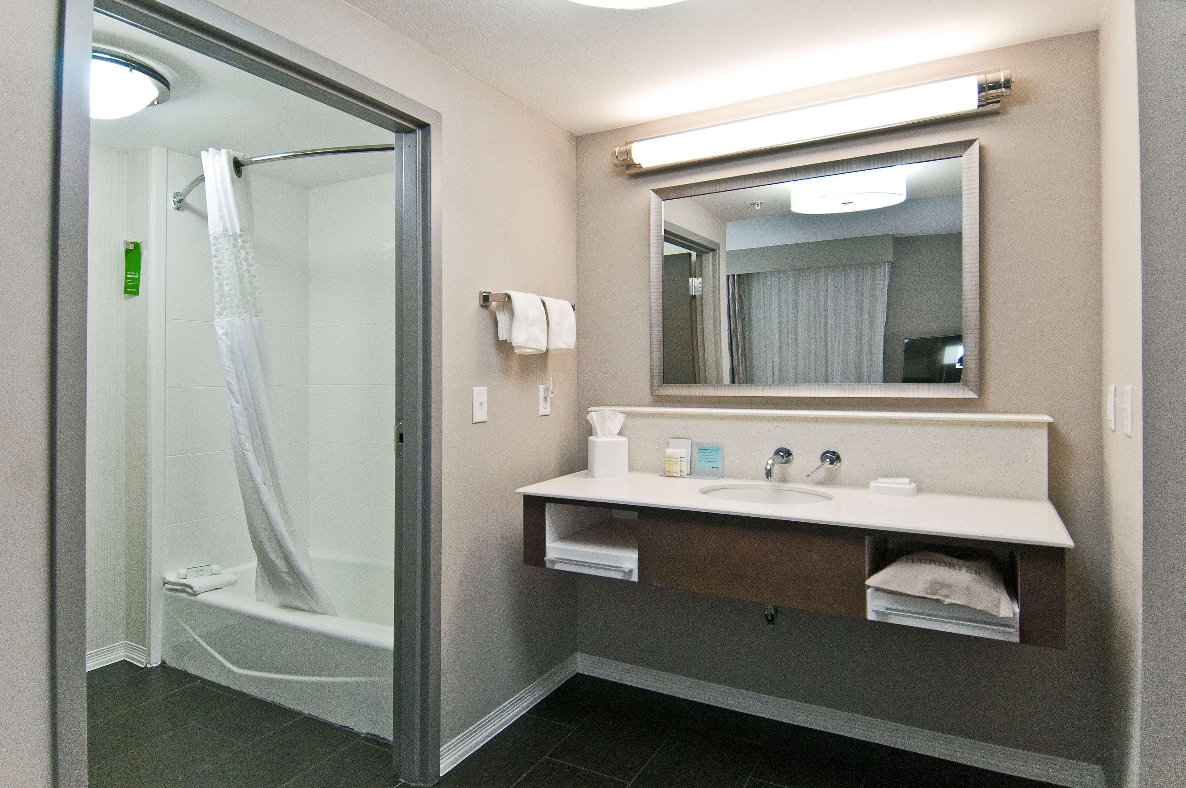 king, studio, kitchenette | living area | flat-screen tv