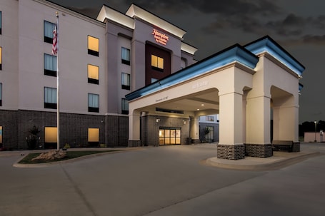 Exterior. Hampton Inn & Suites Pauls Valley
