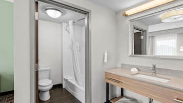 Combined shower/bathtub, hair dryer, towels