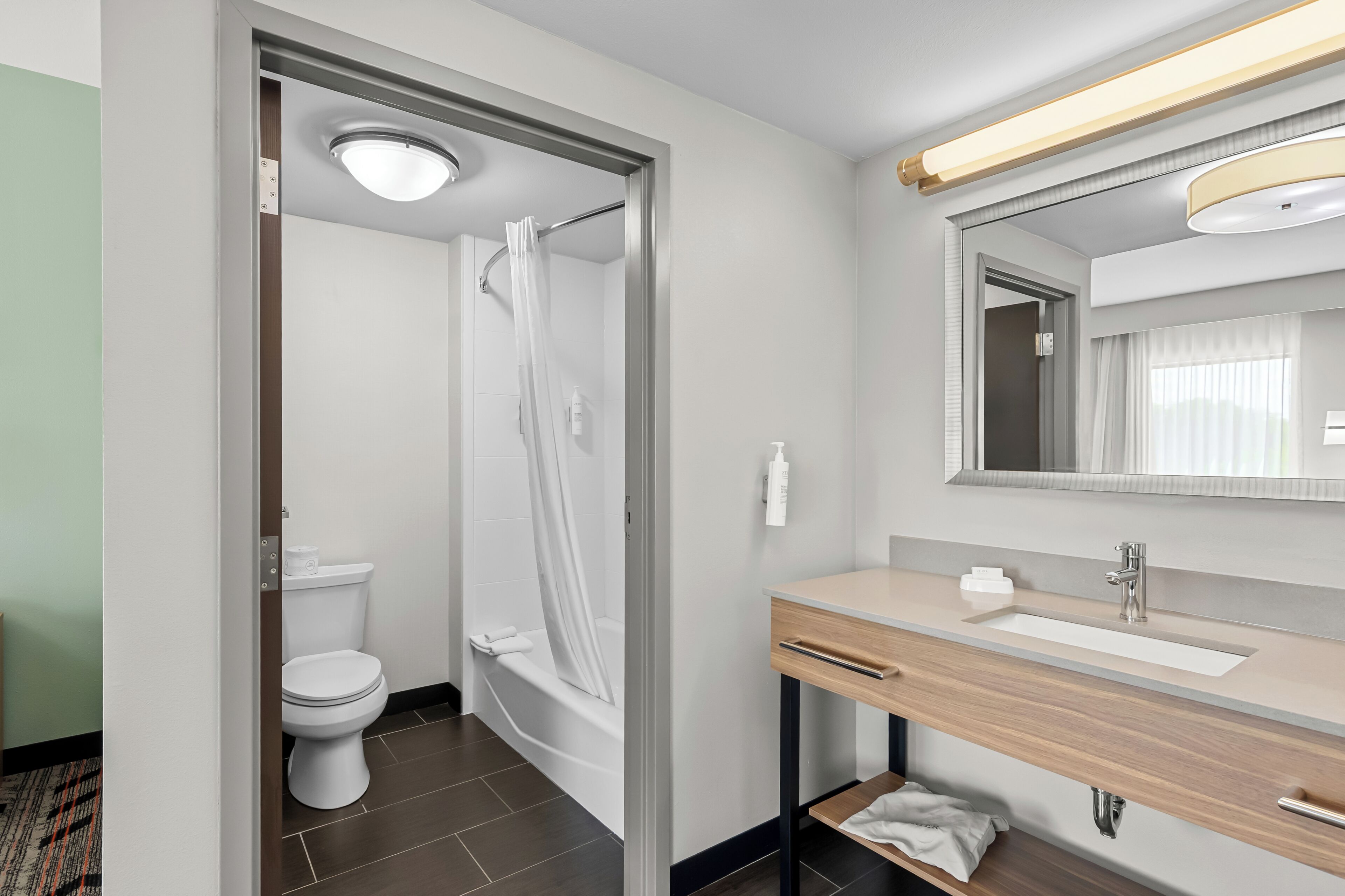 Studio, 1 King Bed, Kitchenette | Bathroom | Combined shower/tub, hair dryer, towels