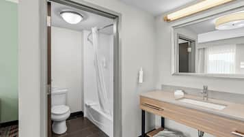 Studio, 1 King Bed, Kitchenette | Bathroom | Combined shower/tub, hair dryer, towels