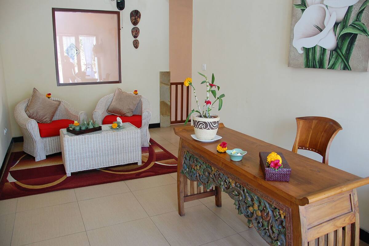 hot tub, body treatments, aromatherapy, body wraps, body scrubs, facials