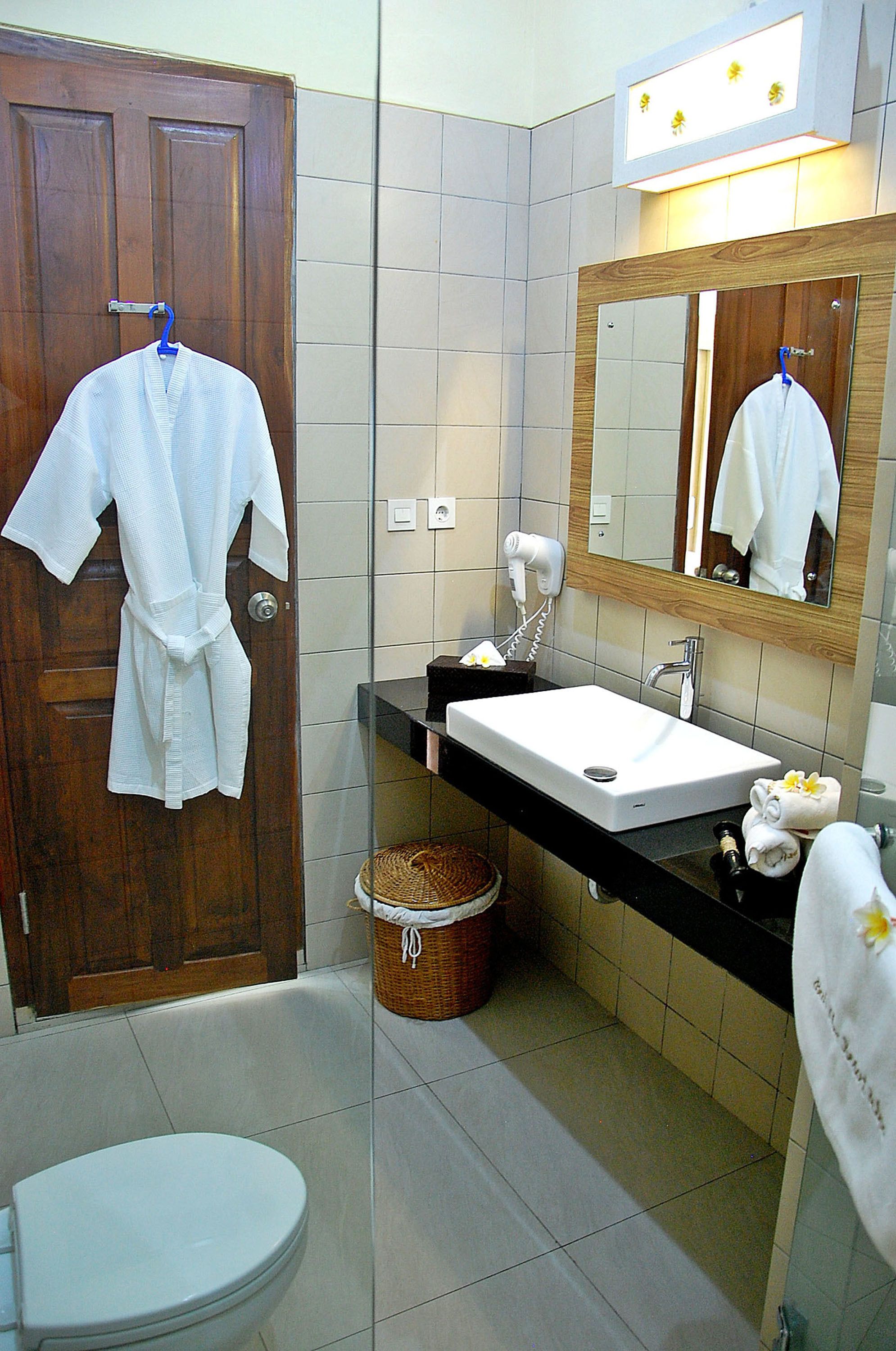 shower, rainfall showerhead, free toiletries, hair dryer