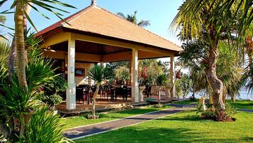 Breakfast, lunch, dinner served; beach views