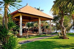 Breakfast, lunch, dinner served; beach views - Bali Dive Resort and Spa (Tulamben)