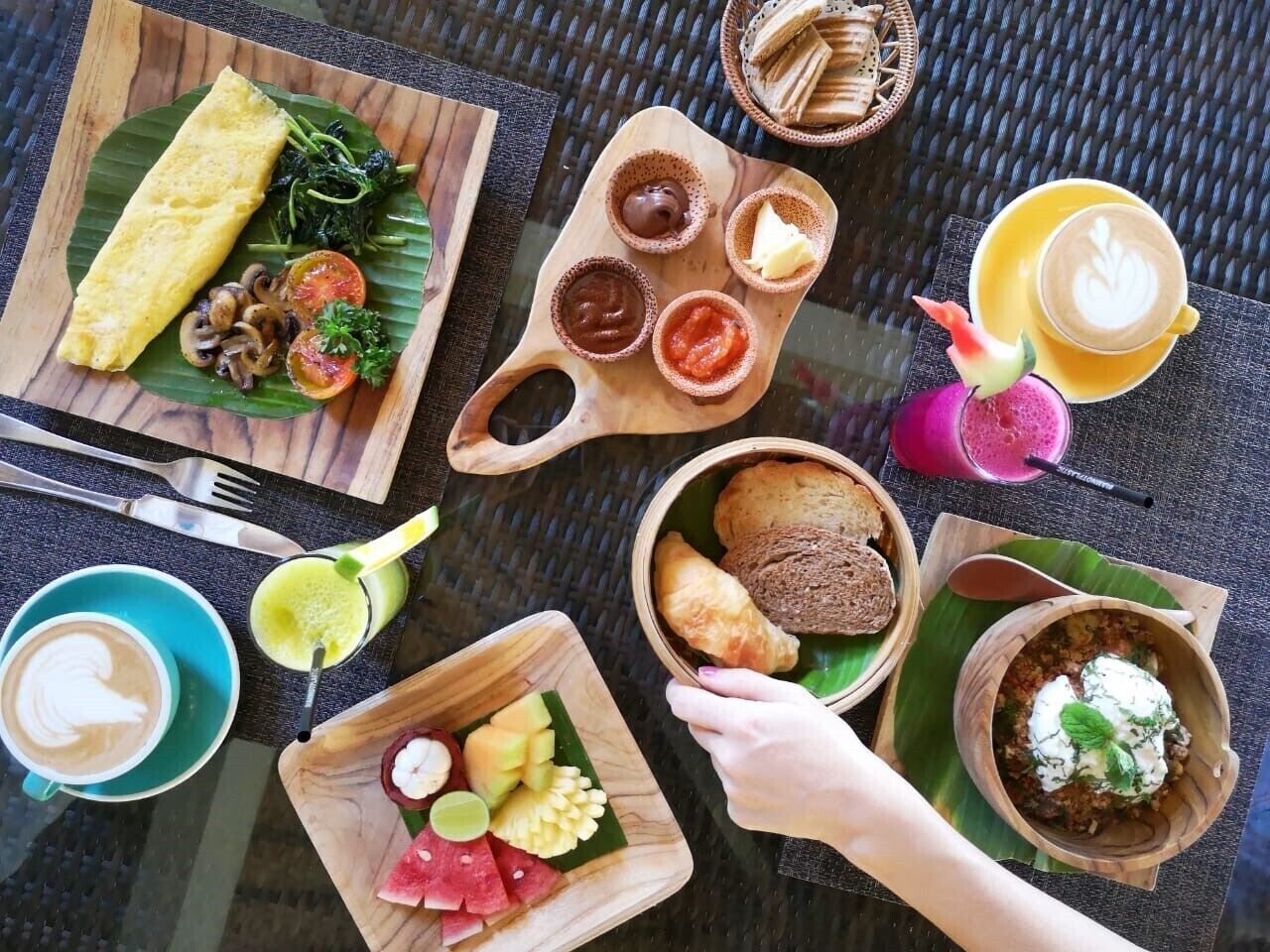 free daily cooked-to-order breakfast