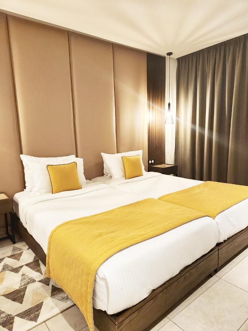 Ropa de cama de alta calidad, colchones viscoelásticos, minibar