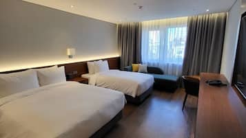 Deluxe Twin Room (Extra person fee applies for 3rd guest) | Skrivebord, lydisolering, strygejern/strygebræt, gratis Wi-Fi