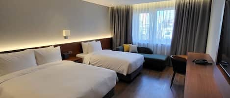 Deluxe Twin Room (Extra person fee applies for 3rd guest) | Desk, soundproofing, iron/ironing board, free WiFi