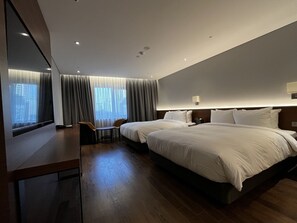 مكتب وتجهيزات عازلة للصوت ومكواة/لوح كي وواي فاي مجانًا